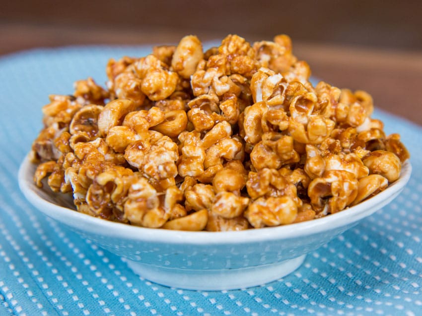 Caramel Popcorn with Peanuts